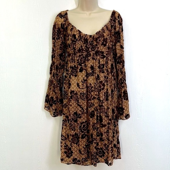 Muse Boston Proper - Cream Lace Flat Pattern With Velvet Flowers Ruched Dress 4 - Picture 2 of 13